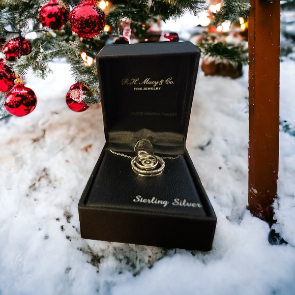 R H Macy & Co Diamond Triple Circle 18" Pendant Necklace (1/10 ct. t.w.) - Picture 4 of 6